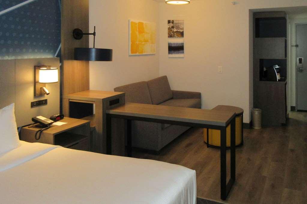 Comfort Inn & Suites Irvine Spectrum Lake Forest Room photo